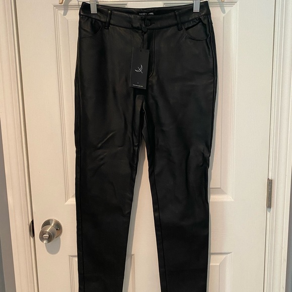 NWT The Fifth Label Faux Leather Thrill Seeking Pant, size M - Picture 2 of 7